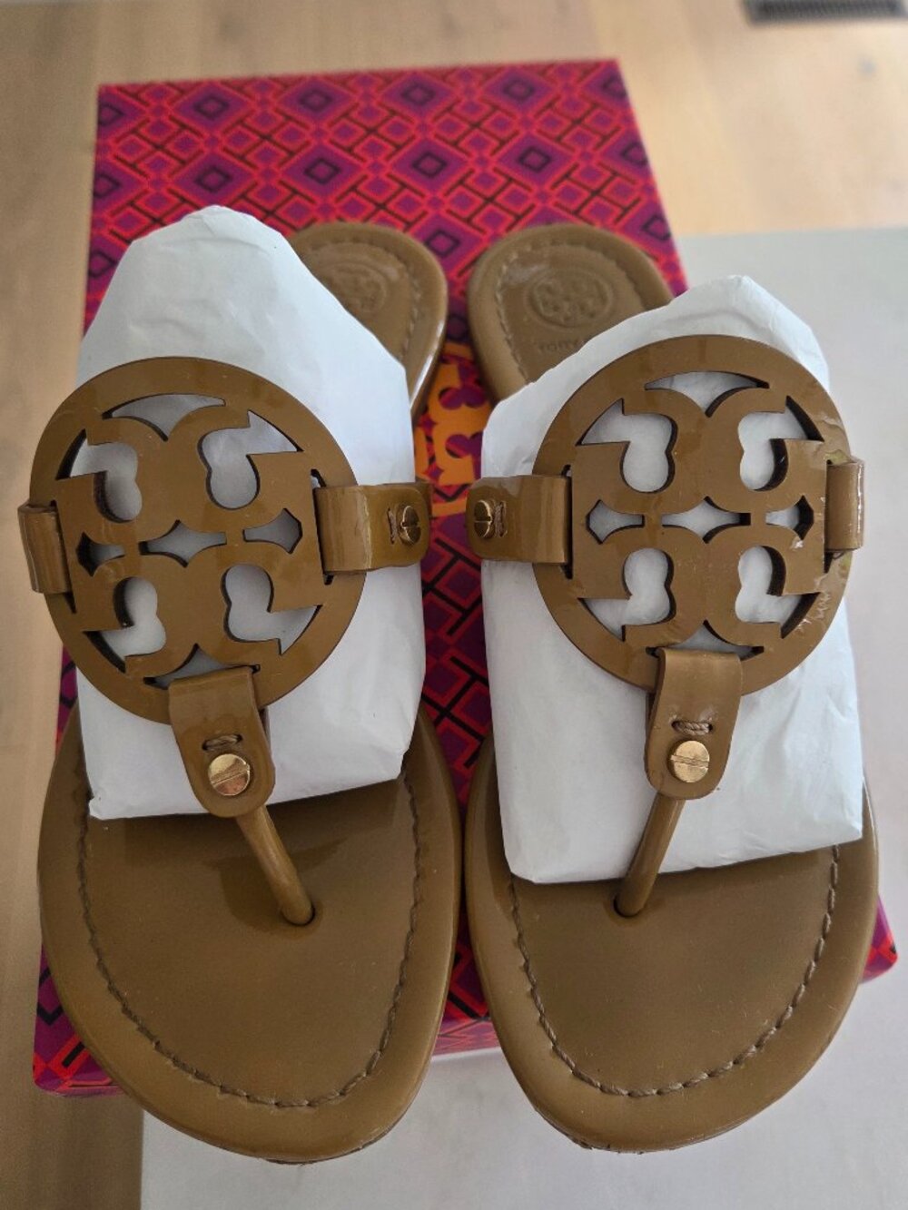 Tory Burch Miller Sandal Patent Leather Sand 6 - Picture 3 of 10